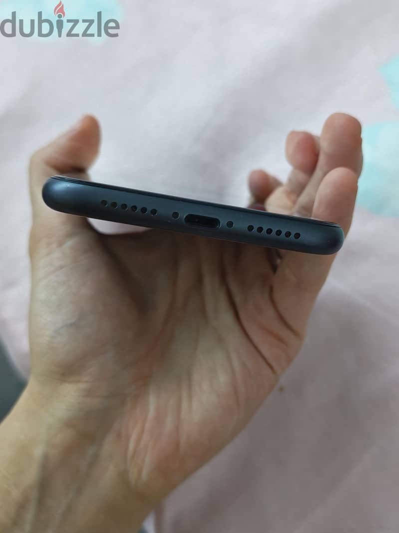 Apple - iPhone 11 7