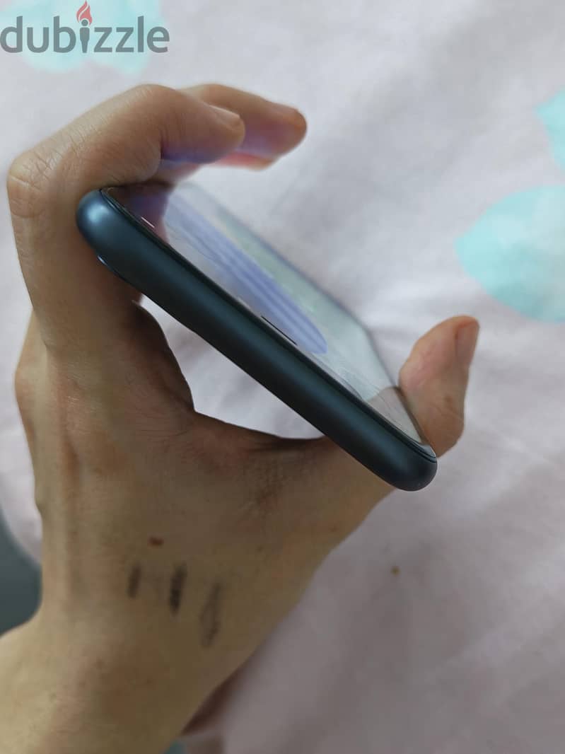 Apple - iPhone 11 8