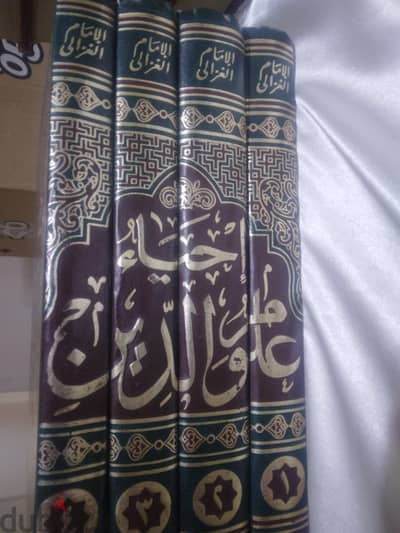 كتب بحالة ممتازة فقه السنة واحياء علوم الدين