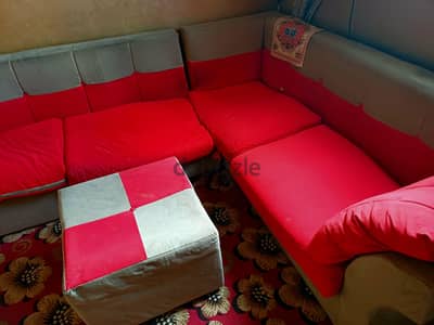 ركنة انتريه ٢× ٣ خشب زان احمر قماش قطيفة بحالة جيدة جداً