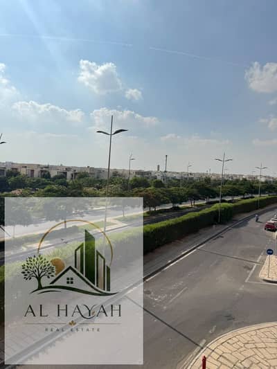شقة 124 متر  تشطيب فندقي للبيع كاش بمدينتي B6 لوكيشن وإطلالة مميزة علي مجري السيل غير مجروحه تماما