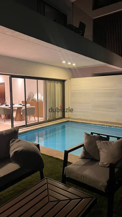 شقة فاخرة للإيجار في ليك فيو ريذادنس Lake View Residence التجمع الخامس، أول استخدام، 3 غرف نوم، تشطيب وفرش مودرن، حمام سباحة خاص ومدخل خاص