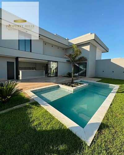 Last villa 350 square meters for sale at its old price before the increase and with facilities for payment over a longer period of more than 7 years on the Suez Road directly opposite Al Rehab