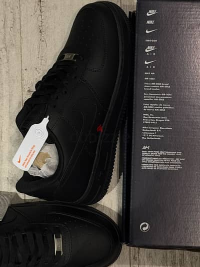 كوتشي نايكي اير فورس 1 أسود (Nike Air Force 1 Black)