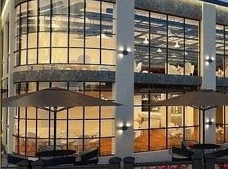 محل دورين بحر  بشارع سياحي تجاري  مؤجرب 4 مليون سنوي لبراند مطعم كبير