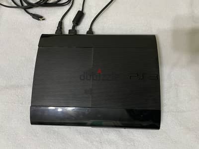 PS3  500GB + 2 controllers and 4 games