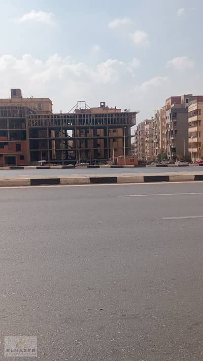 شقة للبيع في المقطم الهضبة الوسطي الحي الخامط علي محور ياسر رزق مباشر