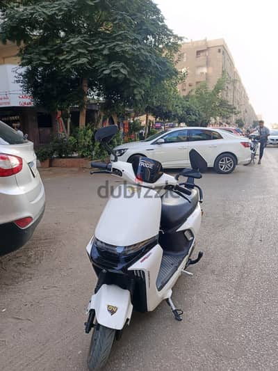 سكوتر جرينوفا ماشي ٦٠٠ كيلو  للبيع بطاريه ليد أسيد للتواصل 01042535382