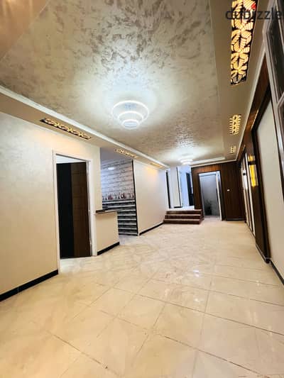 شقه في الإسكندرية العجمي شاطي النخيل ع الشارع الرئيسي مباشر وخطوات لي البحر موقع سكني ممتاز يصلح لي الاستثمار تشطيب هاي لوكس مسجله وكامله المرفق