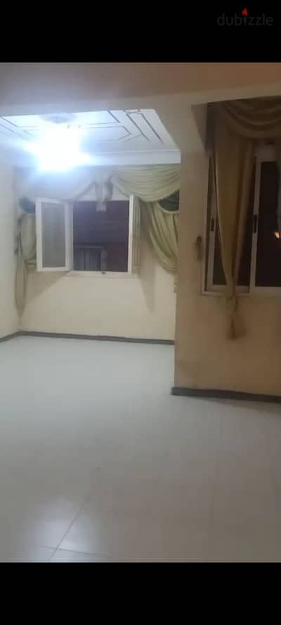 شقه للبيع شارع رضوان الهانوفيل العجمي بجوار اوكازيون