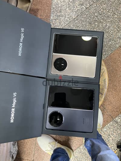 Honor Magic V5 dual sim 512/16G Gold Black جديد بضمان الوكيل