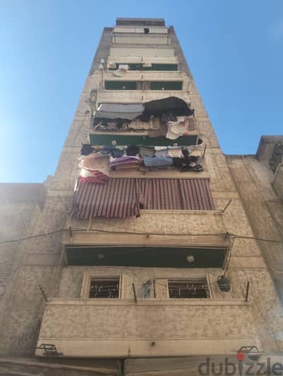 شقة للايجار ق ج بشارع محمد فريد بها بعض الاحتياجات سيدي بشر قبلي
