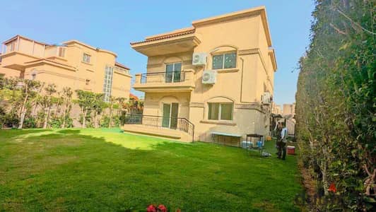 For sale: A standalone villa (Model U) located in one of the best areas of Al Rehab. Situated on a quiet street with a side walkway, the property is c