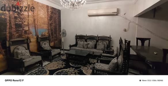 New Maadi duplex apartment for rent consisting of three bedrooms, a reception, 2 bathrooms, and an air-conditioned kitchen with Wi-Fi, natural gas, third floor, staircase, air-conditioned, Wi-Fi, natural gas