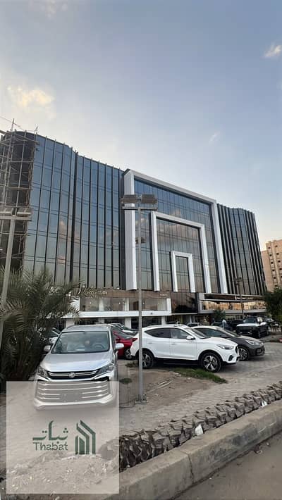 Administrative headquarters 1250 meters on the autostrade road in Maadi