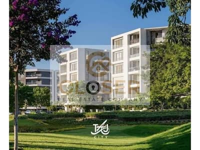 شقة للبيع في كمبوند تاج سيتي taj بالتقسيط علي 12 سنة 133m  / ثلات غرف بافضل تقسيمه