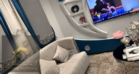 شقة للبيع بالتجمع الثالث – إسكان الشباب محليه خامسه دور اول بلكونه بعد الارضي  2 غرفه ريسبشن كبير حمام مطبخ واسع.  تشطيب كامل وجاهزة للسكن الدور الاول بحري وواجهة، تهوية وإضاءة ممتازة.  قريبه جدا لمسجدالسويدي وميجامول وفيوتشر مول  موقع مميز: 3 دقائق من مول