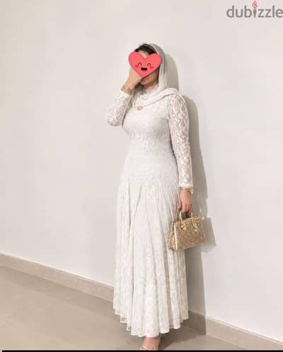 دريس دانتيل تركي ابيض للإيجار