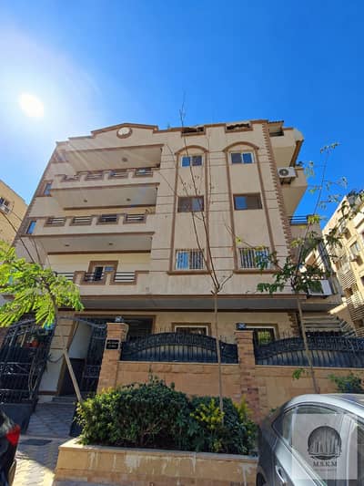 شقه للبيع  مساحتها 210م في غرب أرابيلا – التجمع الخامس