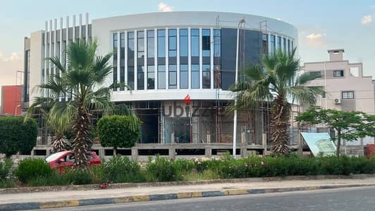 محل ارضى 40 متر للبيع استلام فورى فى مول بانوراما الشيخ زايد امام روضة زايد مباشرة فى قلب الشيخ زايد بالقرب من جميع المحاور الرئيسية