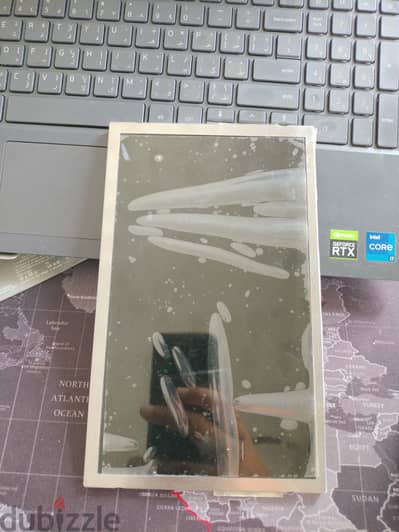 شاشة عرض TFT-LCD مقاس 8.9 بوصة مزودة بإضاءة خلفية LED.