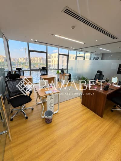 Office for rent 165m, fully finished +AC, open view of the plaza, on a main street in Sheikh Zayed