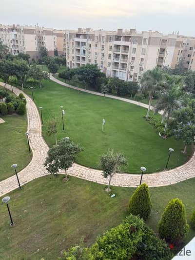 Opportunity for deluxe housing, a 96-meter apartment with a wide garden view, fully finished and for sale in Madinaty B7. Sale with furniture and appliances. The apartment is ready for immediate occupancy.