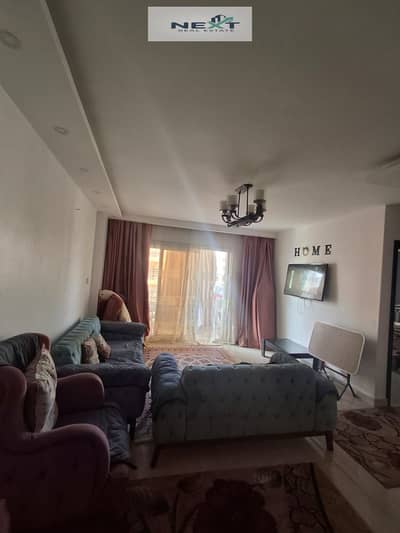 For sale in a prime location in Madinaty: an 82-square-meter apartment in B11. It features a direct northern exposure, is situated on the third floor,
