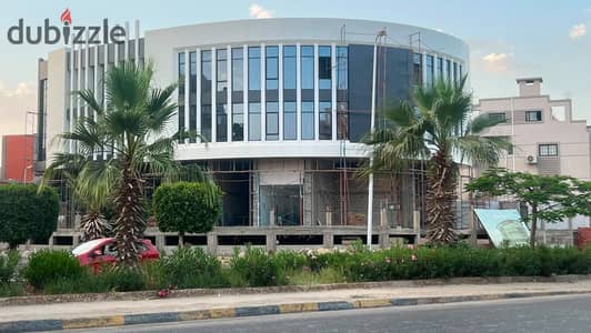 محل ارضى 33 متر للبيع استلام فورى فى مول بانوراما الشيخ زايد امام روضة زايد مباشرة فى قلب الشيخ زايد بالقرب من جميع المحاور الرئيسية