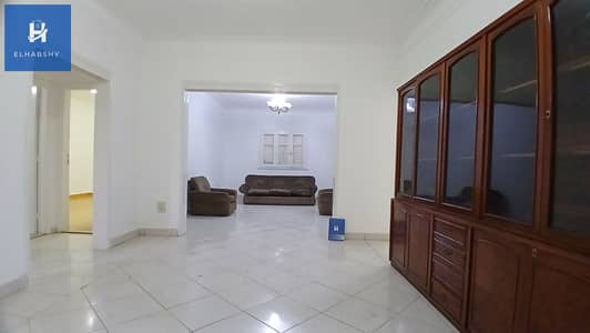 برخصة إدارى قرب شهاب الرئيسى 300م فى المهندسين طابق أول  مكتب للإيجار  .