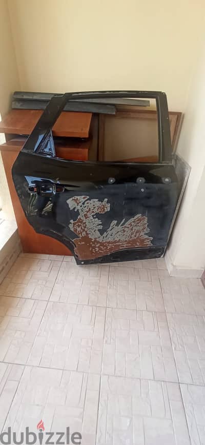 MG HS للبيع باب خلفى يمين لون اسود