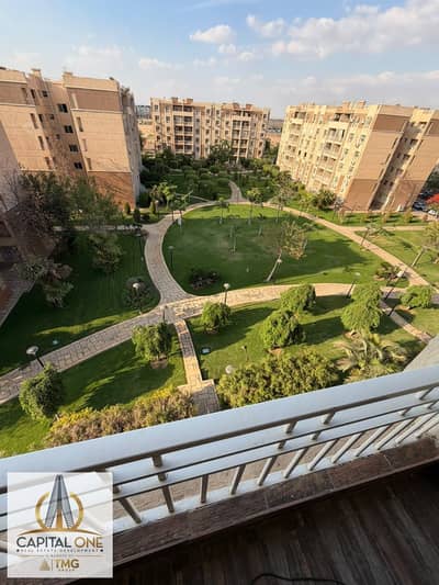 Furnished apartment for rent in B7, 96 square meters, featuring two bedrooms and two bathrooms (including one master bathroom), with a view of a wide