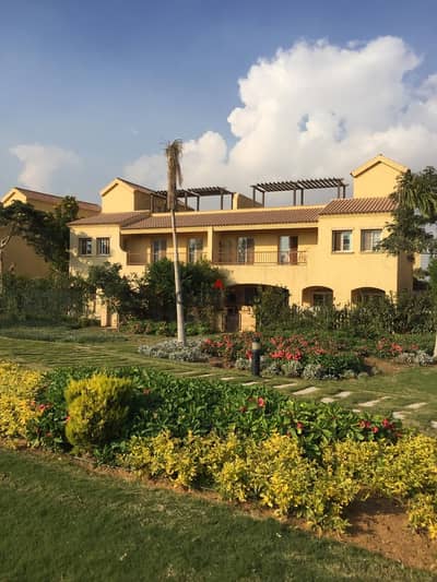 For a quick rental: Twin villa with developer finishing, located next to South Park and the amenities area in Madinaty.