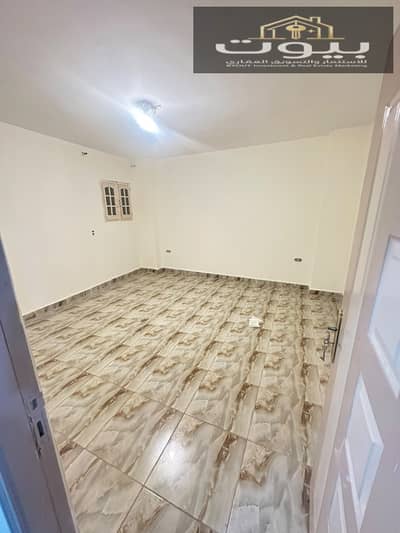 Apartment for rent in Al-Nuzhah Al-Jadidah 100 meters, two bedrooms, reception, kitchen, and bathroom, on the second floor without elevator for 8000 EGP monthly