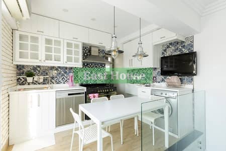 Furnished Villa for Rent in Madinaty – An Exceptional Opportunity A villa for rent in Madinaty, featuring high-end, hotel-style furnishings. It boasts a prime location, close to essential services and the compound gate. Specifications: • Layout: Ground fl