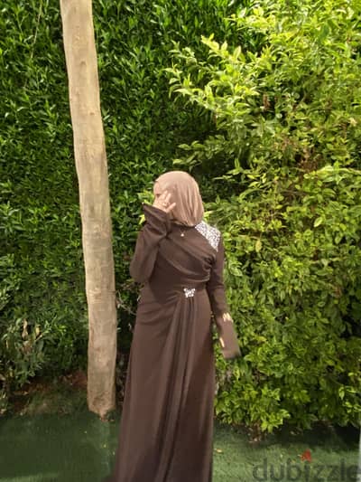 فستان بني اتلبس مره واحده بس