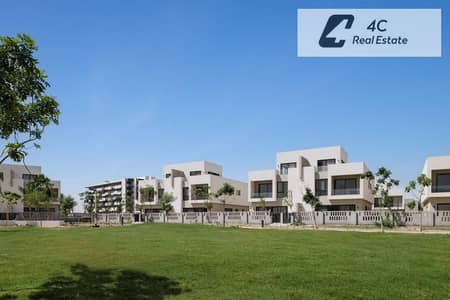 Under market price Twin house for sale 238 m ready to move bahry very prime location view landscape in Al Burouj