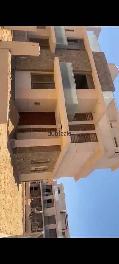 فرصة مميزه لتوين هاوس للبيع في إل بوسكو العاصمة الادارية الجديدة
