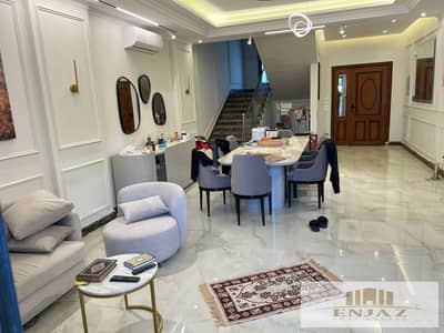 فيلا للبيع تشطيبات خاصه فى كمبوند وصال مدينه الشروق امام بوابه 1 مدينتى علي اكبر لا ند سكيب