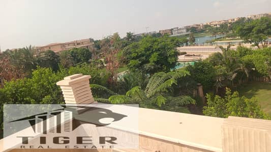 Luxury Model G villa for legal rent in Madinaty, stunning lake view, 3 bedrooms, 3 bathrooms, rooftop service room, 7 ACs, kitchen, unfurnished!