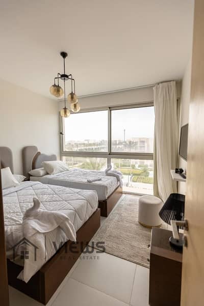 شاليه يطل علي حمام السباحة مفروش بالكامل بحري مارينا ويست مراسي Marina West Marassi