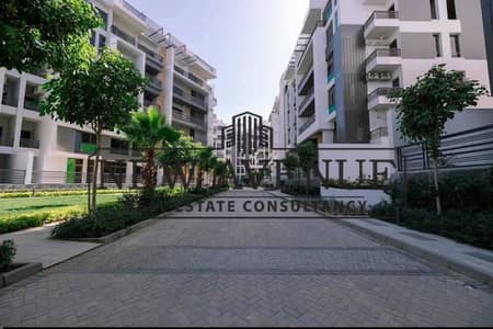 شقه للبيع في كمبوند ذا ايكون جاردنز the icon gardens التجمع الخامس بجوار AUC بمقدم 612,000  الف