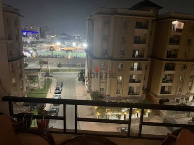 شقه بجاردينيا سيتى طريق السويس بجوار مول جاردينيا سيتى ووك
