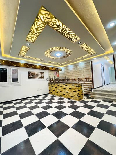شقه ف العجمي شاطي النخيل تالت عماره من البحر بجوار فندق دار الدفاع الجوي والشارع الرئيسي موقع سكني ممتاز تشطيب هاي لوكس مسجله وكامله المرفق