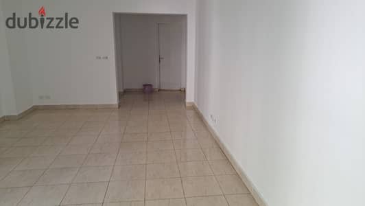 شقه 135 متر في B1 المنطقه الاولى الدور الاول تشطيبات شركه كلاسيك فيوا وايد حاردن بالقرب من جميع الخدمات
