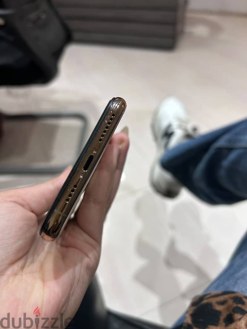 Apple - iPhone XS Max 4