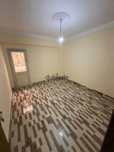 شقة للايجار ارضي مرتفع بجاردن في النرجس عمارات