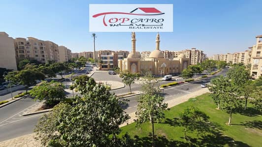 شقه للايجار المفروش بمدينتي في B3 مفروش فرش مودرن وحديث ومكيفه بالكامل وبها انترنت