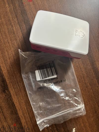 Raspberry Pi 4 4GB and Raspberry Pi 5 4GB with cases