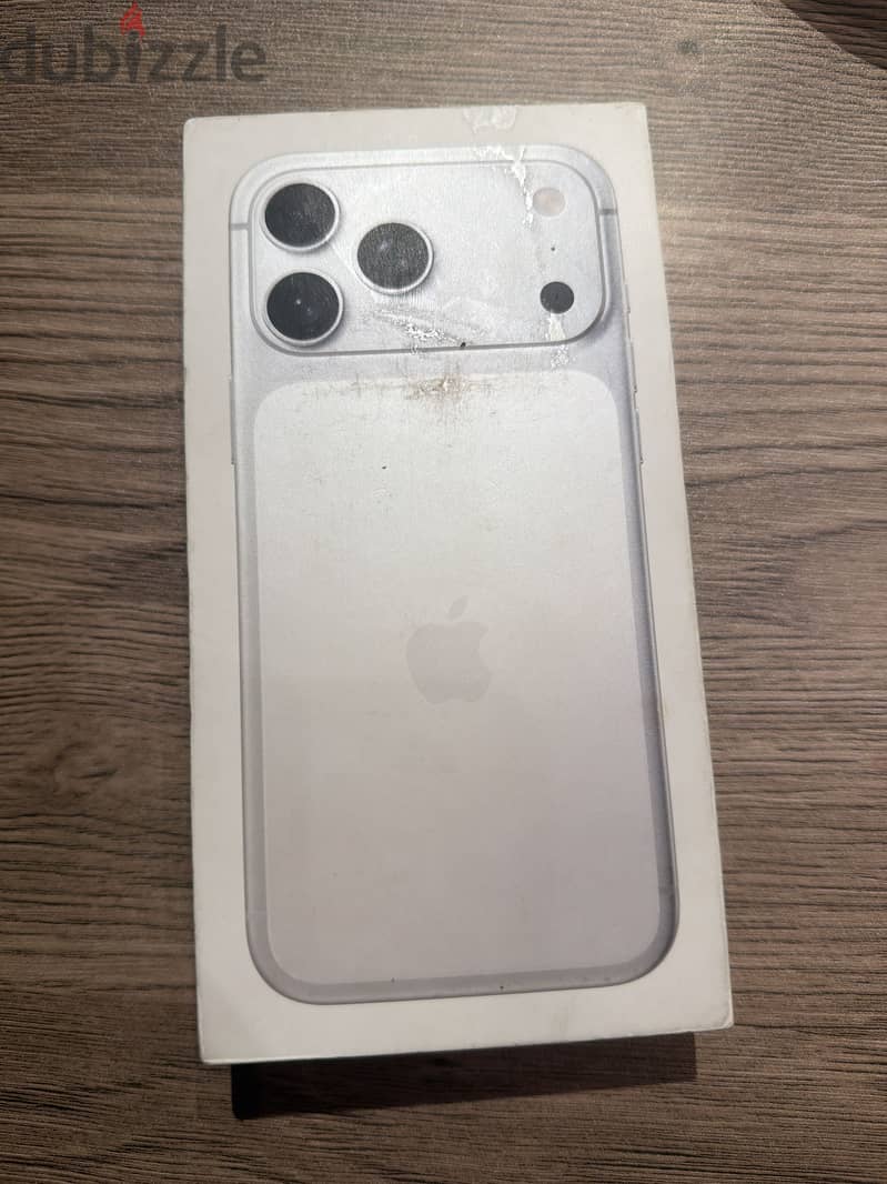 Apple - iPhone 17 Pro Max silver 0 scratch 2